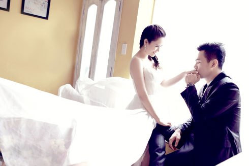 Vân Anh cũng rất tự hào khi bố mẹ chồng rất yêu thương cô nên dù sống xa gia đình, Vân Anh cũng không cảm thấy chênh vênh. Cô cũng mong muốn được bố mẹ chồng chỉ dạy cho mọi điều cũng như học hỏi thêm từ mẹ chồng để thực hiện tốt vai trò vợ hiền, dâu thảo