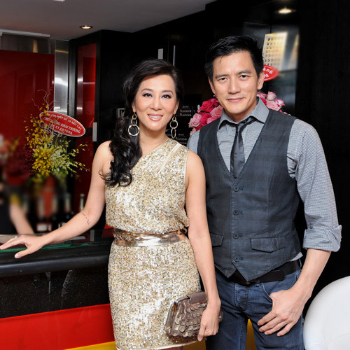 Bạn trai của Kỳ Duyên luôn sát cánh bên cô