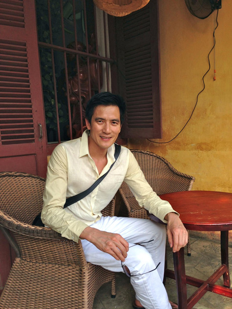 Năm 2010, khi xuất hiện bên cạnh Kỳ Duyên, anh gây sự chú ý với khán giả và độc giả bởi tin đồn từng là người tình của Hồ Ngọc Hà. Tuy nhiên, sự việc này cũng chìm vào im lặng sau đó khi phía Hà Hồ tỏ ra không quan tâm đến những nghi vấn của dư luận.