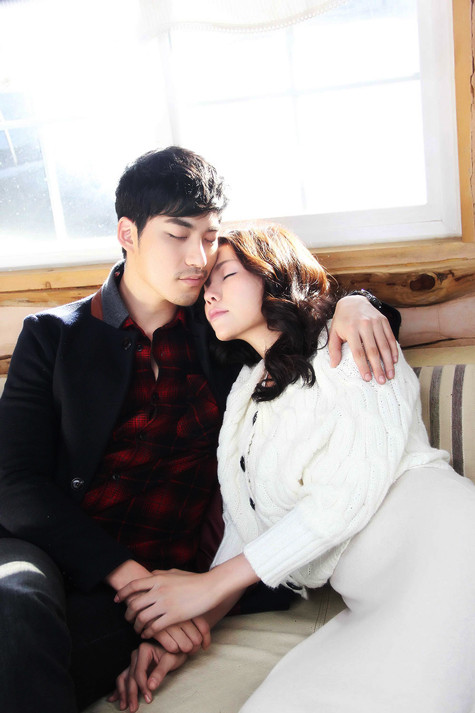 Tuy nhiên "người đẹp dòm ngực" cho rằng không phải cô “ăn theo” mà kịch bản qua 3 MV đã được bàn bạc khá kỹ lưỡng, những người bạn Hàn giúp Trà Ngọc Hằng thực hiện MV mong muốn có một câu chuyện thật sự đúng theo style Hàn do một ca sĩ xinh đẹp người Việt thủ vai. Tuy nhiên "người đẹp dòm ngực" cho rằng không phải cô “ăn theo” mà kịch bản qua 3 MV đã được bàn bạc khá kỹ lưỡng, những người bạn Hàn giúp Trà Ngọc Hằng thực hiện MV mong muốn có một câu chuyện thật sự đúng theo style Hàn do một ca sĩ xinh đẹp người Việt thủ vai.