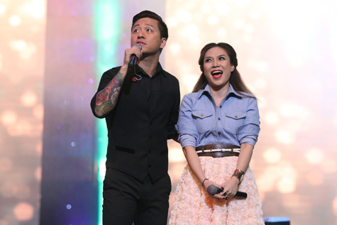 Sau khi cùng trình diễn ca khúc "Một chuyện tình", "cặp đôi trong mơ" đã dành thời gian giao lưu với khán giả để không khí thêm gần gũi. Sau khi cùng trình diễn ca khúc "Một chuyện tình", "cặp đôi trong mơ" đã dành thời gian giao lưu với khán giả để không khí thêm gần gũi.