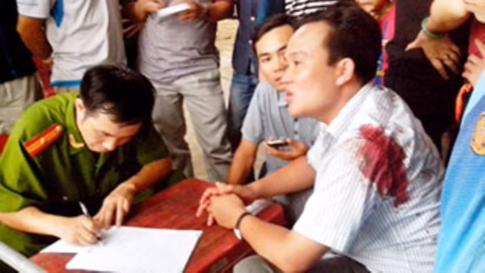 Cán bộ công chức phạm luật cũng bị xử lý như những người dân bình thường khác. (Ảnh Thanh niên online)