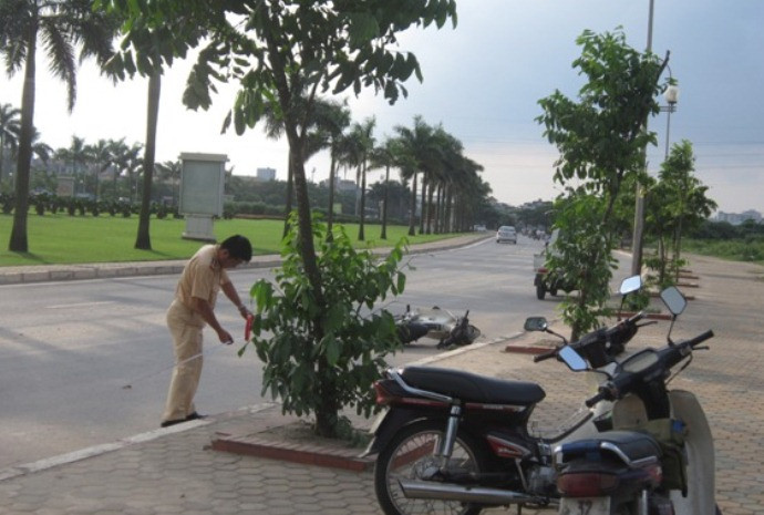 Lực lượng chức năng khám nghiệm hiện trường. Lực lượng chức năng khám nghiệm hiện trường.