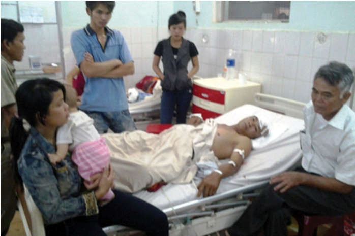 Ông Sơn đang được điều trị tại bệnh viện. Ông Sơn đang được điều trị tại bệnh viện.