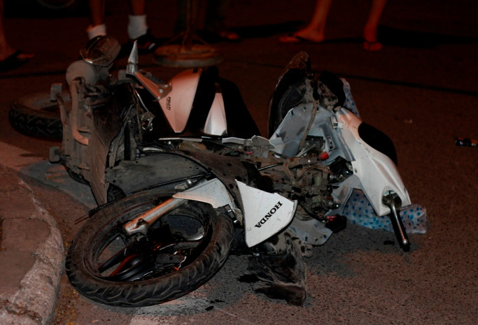 Cả hai chiếc xe bị hư hỏng nặng.