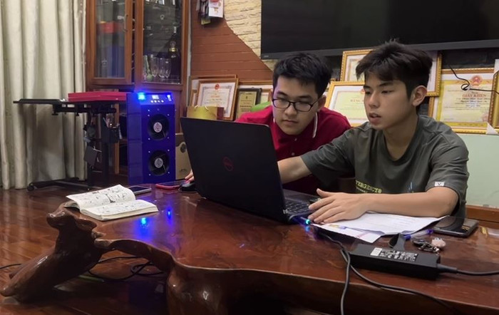 Khi có người quạt điều hòa thông minh sẽ bật đèn led. (Ảnh: NVCC) Khi có người quạt điều hòa thông minh sẽ bật đèn led. (Ảnh: NVCC)