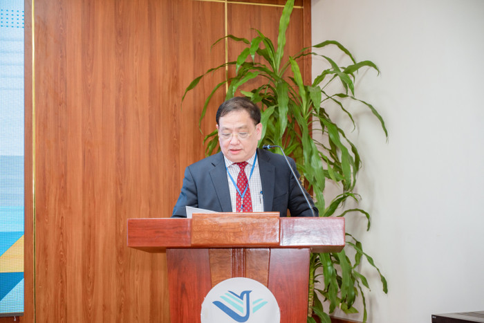 Nhà giáo Nhân dân, Phó Giáo sư, Tiến sĩ Tô Ngọc Hưng phát biểu khai mạc và đề dẫn Hội thảo. Nhà giáo Nhân dân, Phó Giáo sư, Tiến sĩ Tô Ngọc Hưng phát biểu khai mạc và đề dẫn Hội thảo.