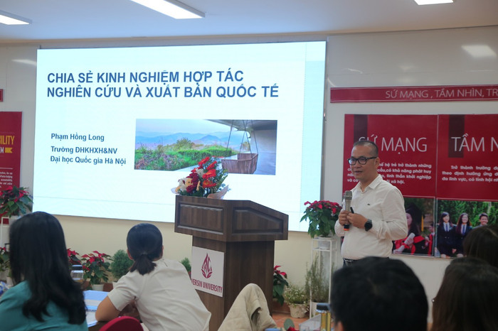 Phó Giáo sư, Tiến sĩ Phạm Hồng Long chia sẻ tại Hội thảo.
