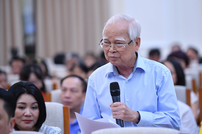 Tiến sĩ Nguyễn Văn Hòa - Chủ tịch Hội đồng Trường Trung học cơ sở - Trung học phổ thông Nguyễn Bỉnh Khiêm chia sẻ tại chương trình.