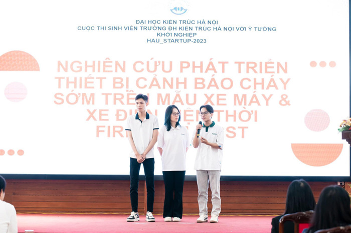 Sinh viên Công nghệ cơ điện công trình tham gia cuộc thi do nhà trường tổ chức. (Ảnh: NTCC) cong-nghe-co-dien1.jpg