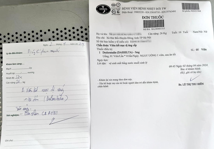 Ngày 2/4, con của chị Tr. đi khám tại bệnh viện và được chẩn đoán là viêm kết mạc dị ứng cấp. (Ảnh: NVCC) gdvn_th-hai-boi.jpg