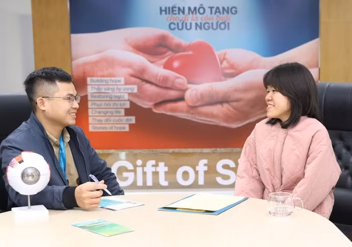 Anh Lê Đình Phương (bên trái ảnh). (Ảnh: NVCC)