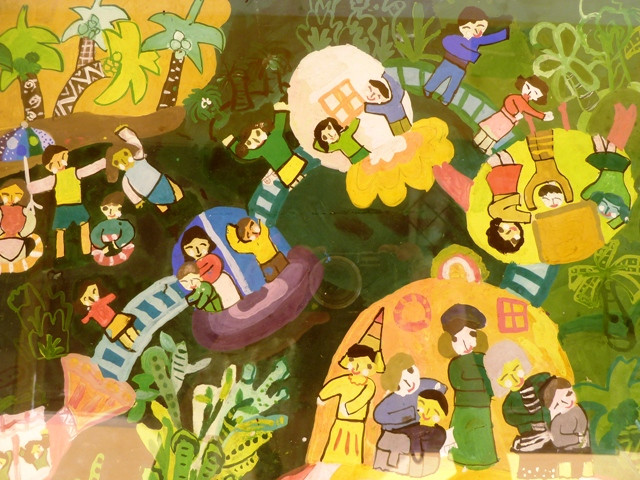 Những bức vẽ của CLB Cọ Nhí được treo dọc hành lang nhằm khơi gợi lòng yêu nghệ thuật của trẻ. Những bức vẽ của CLB Cọ Nhí được treo dọc hành lang nhằm khơi gợi lòng yêu nghệ thuật của trẻ.