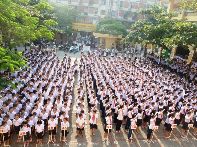 Với chủ đề hãy vẽ những ước mơ của mình, gần 2000 học sinh của trường tò mò, hào hứng muốn tham gia cuộc thi với thật nhiều bức vẽ khác nhau. Với chủ đề hãy vẽ những ước mơ của mình, gần 2000 học sinh của trường tò mò, hào hứng muốn tham gia cuộc thi với thật nhiều bức vẽ khác nhau.