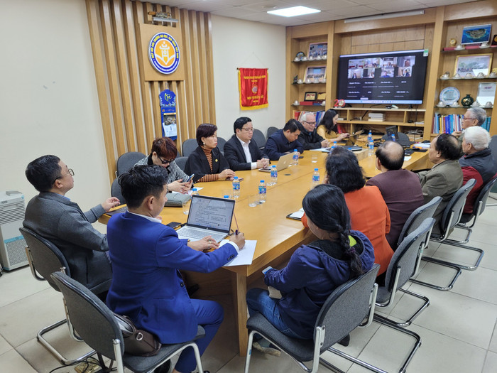 Cuộc họp với các đơn vị trực thuộc Hiệp hội được tổ chức theo hình thức trực tiếp kết hợp trực tuyến. Cuộc họp với các đơn vị trực thuộc Hiệp hội được tổ chức theo hình thức trực tiếp kết hợp trực tuyến.