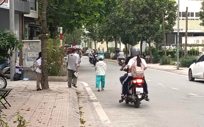 Khu vực học sinh bị tai nạn ngay lối rẽ vào trung tâm dạy thêm. gdvn_hoc-sinh-thcs-ly-son-bi-tai-nan-khi-di-hoc-them (2).jpg