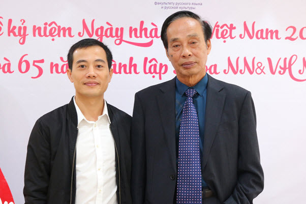 Nhà giáo Nhân dân, Giáo sư, Tiến sĩ Nguyễn Đức Chính (bên phải). Ảnh: Trường Đại học Ngoại ngữ - Đại học Quốc gia Hà Nội Nhà giáo Nhân dân, Giáo sư, Tiến sĩ Nguyễn Đức Chính (bên phải). Ảnh: Trường Đại học Ngoại ngữ - Đại học Quốc gia Hà Nội