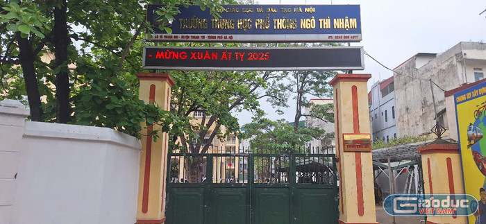 Trường Trung học phổ thông Ngô Thì Nhậm. gdvn_gv-thpt-ngo-thi-nham-day-them-hoc-sinh-chinh-khoa (2).jpg