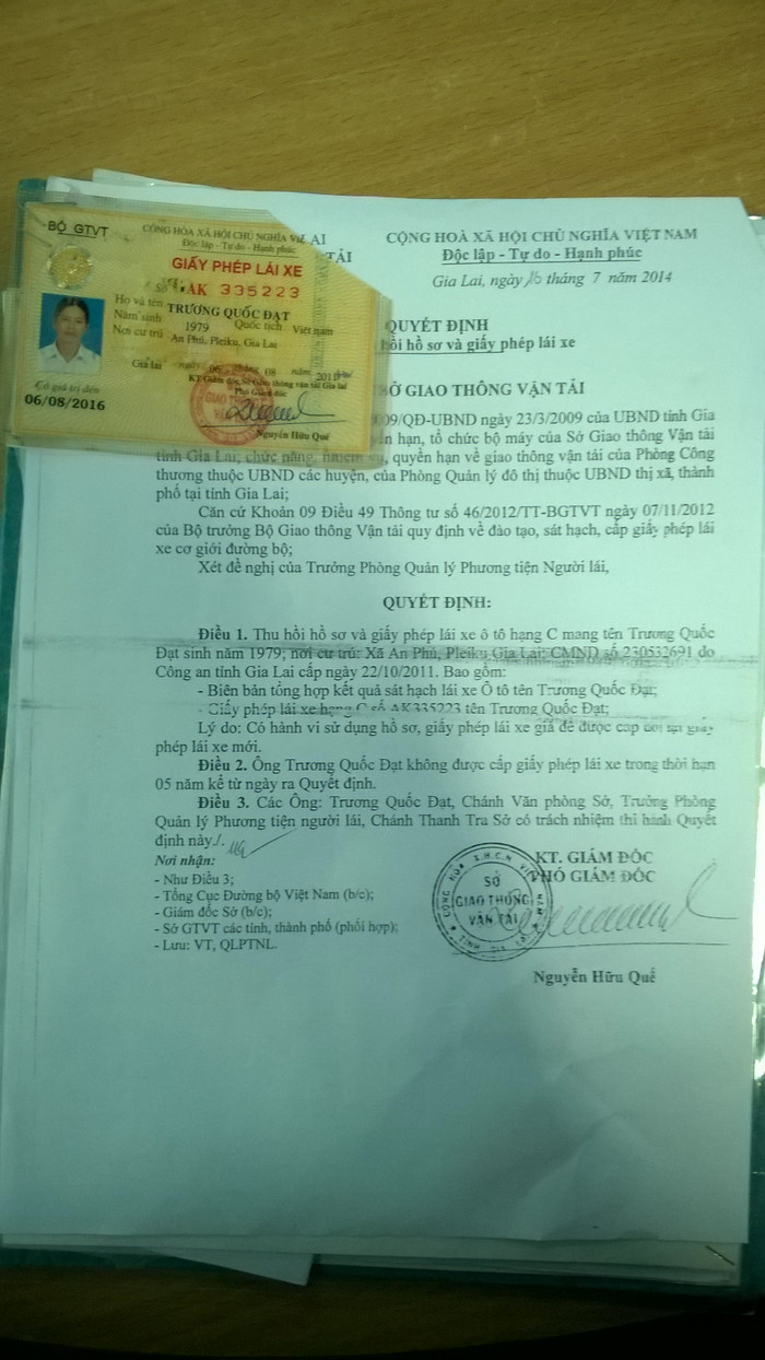 Chính chủ nhân của những bằng giả kia cũng không biết rằng hồ sơ và GPLX của mình là không có thật. Ảnh Anh Lê Chính chủ nhân của những bằng giả kia cũng không biết rằng hồ sơ và GPLX của mình là không có thật. Ảnh Anh Lê