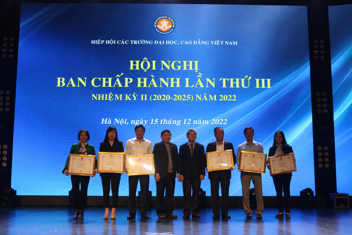 Các cá nhân được trao tặng Bằng khen của Hiệp hội tại Hội nghị. (Ảnh: Doãn Nhàn) Các cá nhân được trao tặng Bằng khen của Hiệp hội tại Hội nghị. (Ảnh: Doãn Nhàn)