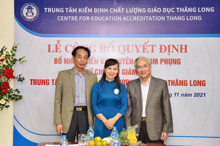 Nhà giáo Nhân dân, Giáo sư-Tiến sĩ Nguyễn Đức Chính (ngoài cùng bên trái). Ảnh: NVCC Nhà giáo Nhân dân, Giáo sư-Tiến sĩ Nguyễn Đức Chính (ngoài cùng bên trái). Ảnh: NVCC
