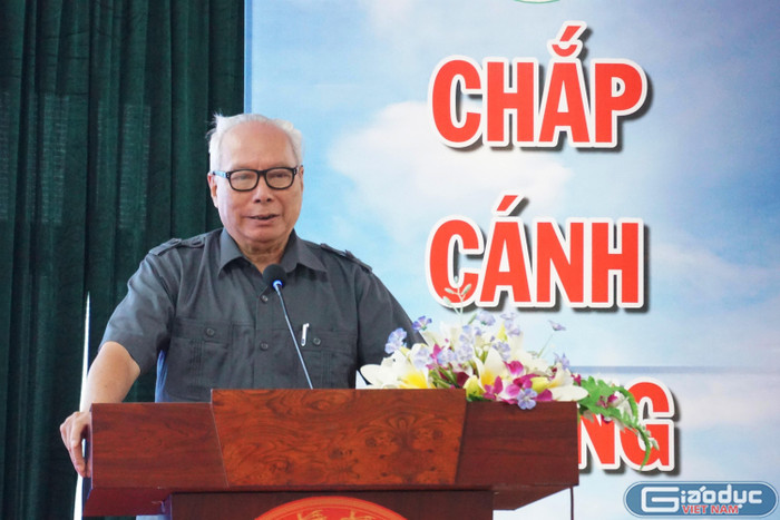 Tiến sĩ Lê Viết Khuyến cho rằng, nên vận dụng phương pháp đánh giá năng lực vào đề thi của Kỳ thi tốt nghiệp trung học phổ thông. (Ảnh: Nguyên Phương) Tiến sĩ Lê Viết Khuyến cho rằng, nên vận dụng phương pháp đánh giá năng lực vào đề thi của Kỳ thi tốt nghiệp trung học phổ thông. (Ảnh: Nguyên Phương)