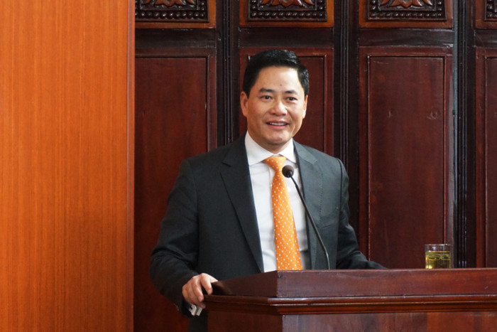 Tiến sĩ Bùi Hữu Toàn – Chủ tịch Hội đồng Học viện Ngân hàng phát biểu khai mạc Hội thảo. Ảnh: Phạm Minh Tiến sĩ Bùi Hữu Toàn – Chủ tịch Hội đồng Học viện Ngân hàng phát biểu khai mạc Hội thảo. Ảnh: Phạm Minh