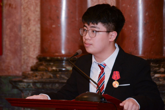Học sinh Ngô Quý Đăng chia sẻ cảm xúc trong buổi lễ gặp mặt. Ảnh: Bộ Giáo dục và Đào tạo Học sinh Ngô Quý Đăng chia sẻ cảm xúc trong buổi lễ gặp mặt. Ảnh: Bộ Giáo dục và Đào tạo