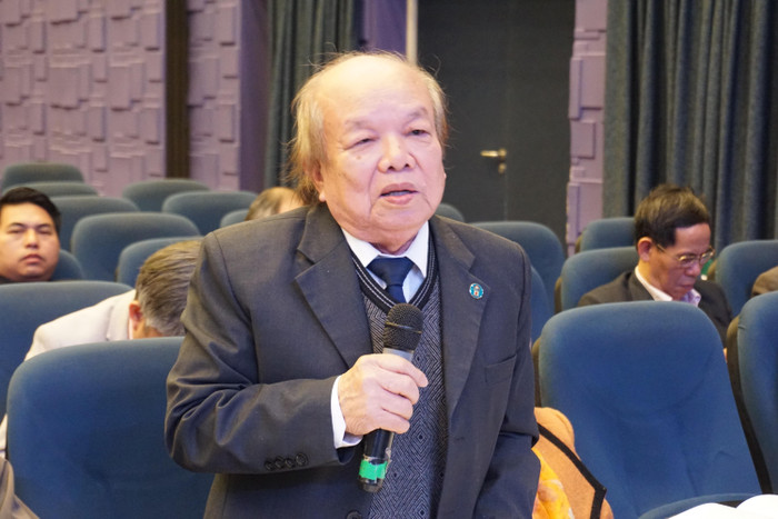 Giáo sư Trần Hữu Nghị trao đổi tại Hội nghị. (Ảnh: Doãn Nhàn) Giáo sư Trần Hữu Nghị trao đổi tại Hội nghị. (Ảnh: Doãn Nhàn)