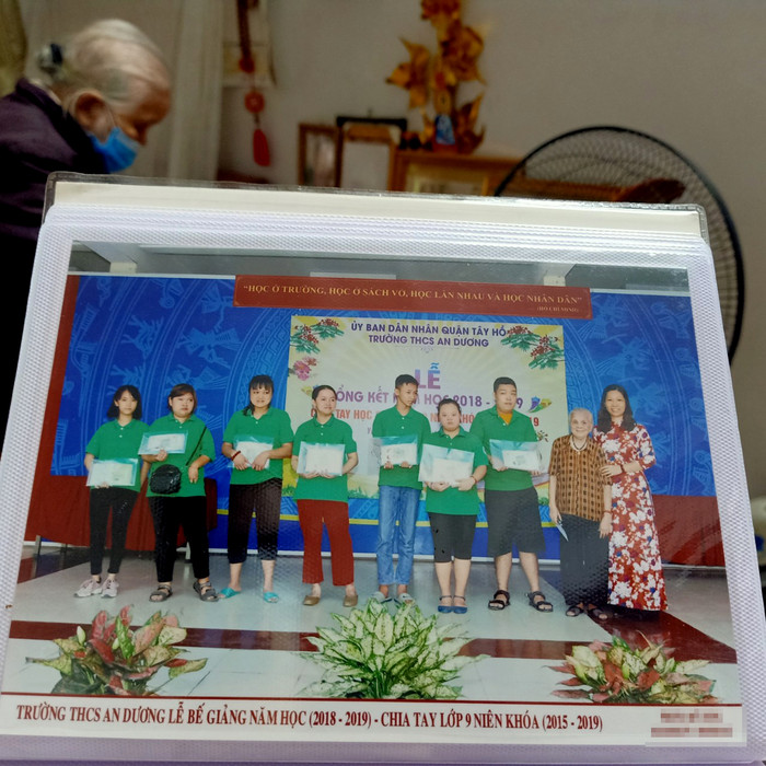 Hình ảnh về lễ bế giảng năm học 2018-2019 và chia tay lớp 9 niên khoá (2015-2019) do bà Nam giảng dạy. (Ảnh: Mạnh Đoàn)