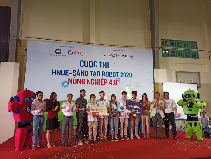 Khoa Sư phạm Kỹ thuật tổ chức nhiều cuộc thi, tạo sân chơi bổ ích giúp sinh viên học tập, trải nghiệm (Ảnh: Tiến sĩ Lê Huy Hoàng cung cấp) Khoa Sư phạm Kỹ thuật tổ chức nhiều cuộc thi, tạo sân chơi bổ ích giúp sinh viên học tập, trải nghiệm (Ảnh: Tiến sĩ Lê Huy Hoàng cung cấp)