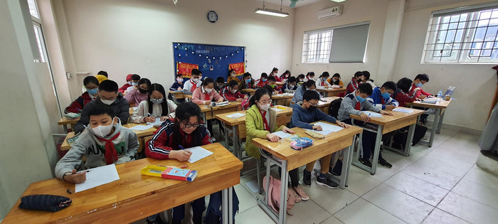 Học sinh được linh động đeo khẩu trang tại lớp học, được yêu cầu đeo khẩu trang trên đường đên trường và về nhà (Ảnh: Trường Trung học cơ sở Cầu Giấy) Học sinh được linh động đeo khẩu trang tại lớp học, được yêu cầu đeo khẩu trang trên đường đên trường và về nhà (Ảnh: Trường Trung học cơ sở Cầu Giấy)