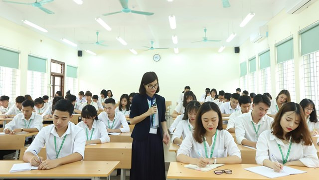 Theo lãnh đạo nhiều trường đại học, chi phí đầu tư cho hoạt động kiểm định rất tốn kém. Ảnh minh họa: Báo Chính phủ Theo lãnh đạo nhiều trường đại học, chi phí đầu tư cho hoạt động kiểm định rất tốn kém. Ảnh minh họa: Báo Chính phủ