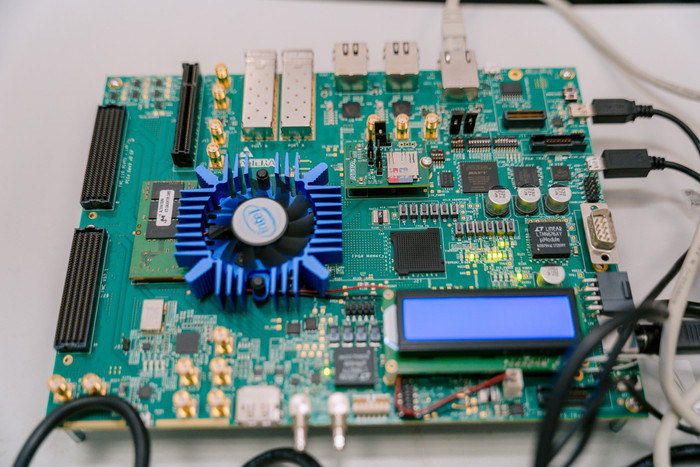 Ngành công nghiệp bán dẫn và chế tạo chip, linh kiện điện tử đang phát triển, đòi hỏi nguồn nhân lực chất lượng cao. Ảnh: NTCC Ngành công nghiệp bán dẫn và chế tạo chip, linh kiện điện tử đang phát triển, đòi hỏi nguồn nhân lực chất lượng cao. Ảnh: NTCC