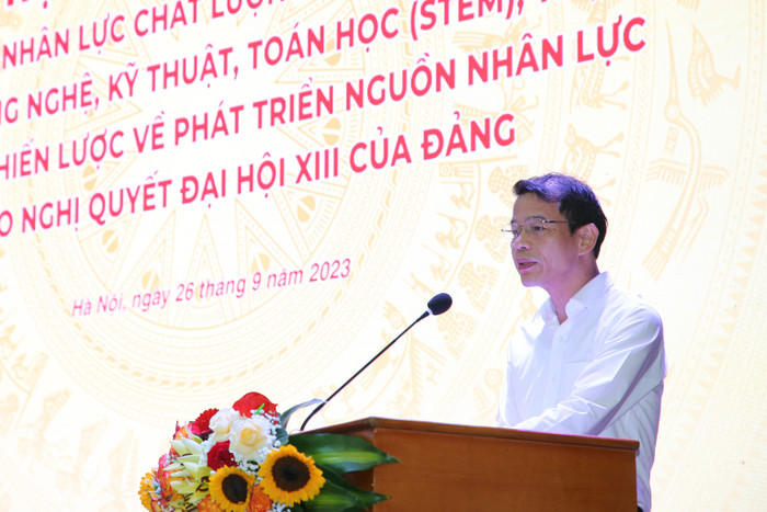 Ông Vũ Thanh Mai, Phó trưởng Ban Tuyên giáo Trung ương chia sẻ tại Hội thảo.