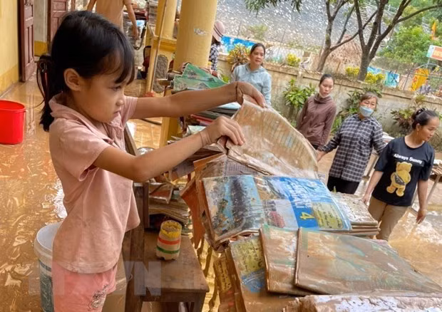 Nhiều trường học tại tỉnh Nghệ An bị ảnh hưởng sau mưa lũ. Ảnh: TTXVN