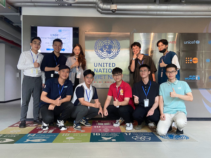 Sinh viên Đại học Bách khoa tham dự sự kiện nâng cao nhận thức về chuyển dịch năng lượng tại UNDP 2023. Ảnh: NTCC