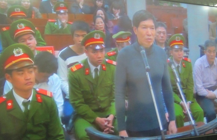 Dương Tự Trọng tại phiên tòa. Dương Tự Trọng tại phiên tòa.