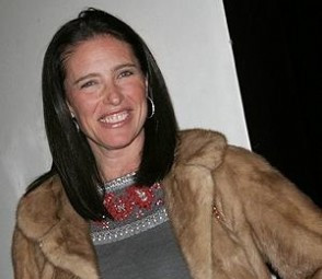 Nụ cười hạnh phúc của cô vợ đầu tiên của Tom Cruise - Mimi Rogers sau khi chia tay. Nụ cười hạnh phúc của cô vợ đầu tiên của Tom Cruise - Mimi Rogers sau khi chia tay.