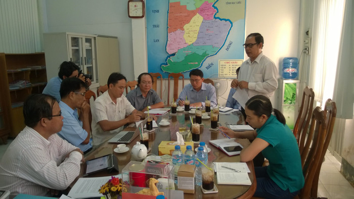 Ông Phạm Văn Khởi – Hiệu trưởng Trường THCS 1 Sông Đốc giải thích nguyên nhân các nữ sinh đánh nhau