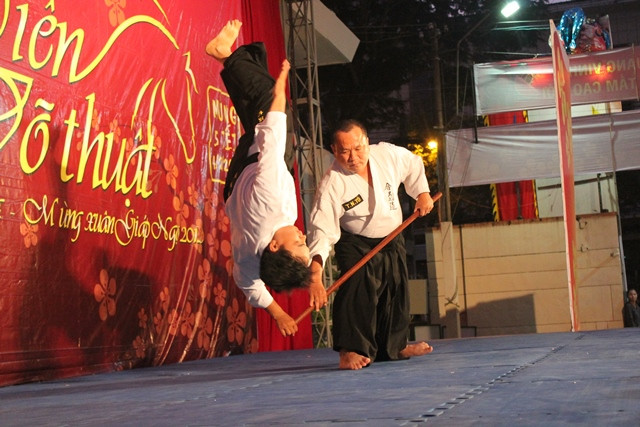 Màn "đo ván" đối phương tuyệt đẹp từ môn võ Aikido