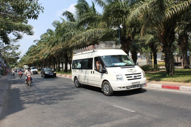 Linh cửu nhà văn Nguyễn Quang Sáng đi qua những tuyến phố trong thành phố, để nhà văn ngắm nhìn lần cuối trước khi về nơi an nghỉ