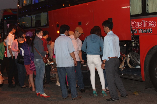 Tranh thủ nhận hành lý