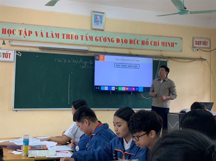 Thầy giáo Nguyễn Phú Thành - Giáo viên môn Ngữ Văn, trường Trung học phổ thông chuyên Hoàng Văn Thụ. (Ảnh: Sở GD&ĐT Hòa Bình) Thầy giáo Nguyễn Phú Thành - Giáo viên môn Ngữ Văn, trường Trung học phổ thông chuyên Hoàng Văn Thụ. (Ảnh: Sở GD&ĐT Hòa Bình)