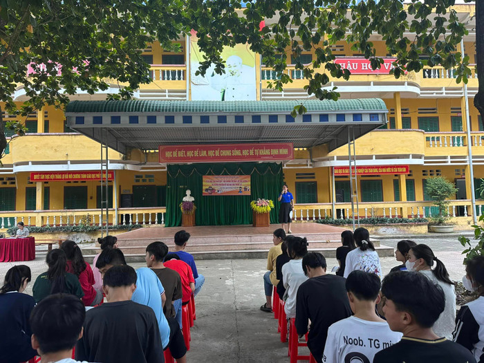 Trường THPT Mai Châu (Ảnh: FB nhà trường) Trường THPT Mai Châu (Ảnh: FB nhà trường)