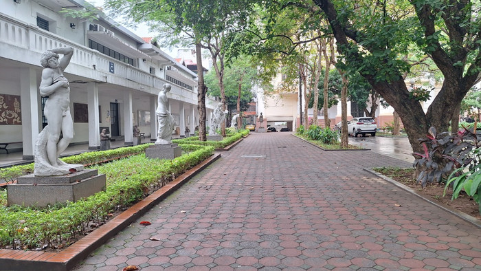 Khuôn viên Trường Đại học Mỹ thuật Việt Nam. (Ảnh: Mạnh Đoàn) Khuôn viên Trường Đại học Mỹ thuật Việt Nam. (Ảnh: Mạnh Đoàn)