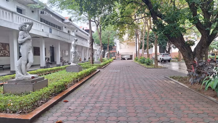Khuôn viên Trường Đại học Mỹ thuật Việt Nam. (Ảnh: Mạnh Đoàn)