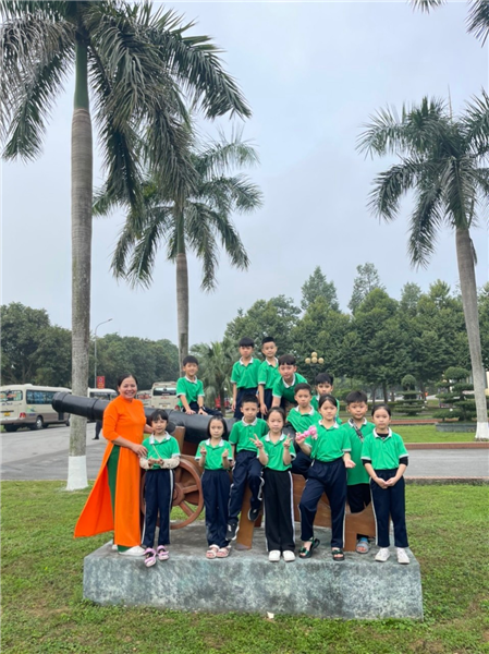 Cô giáo Lê Thị Kim Oanh - Giáo viên trường Tiểu học Lê Văn Tám, Thành phố Hòa Bình. (Ảnh: Sở GD&ĐT Hòa Bình) Cô giáo Lê Thị Kim Oanh - Giáo viên trường Tiểu học Lê Văn Tám, Thành phố Hòa Bình. (Ảnh: Sở GD&ĐT Hòa Bình)