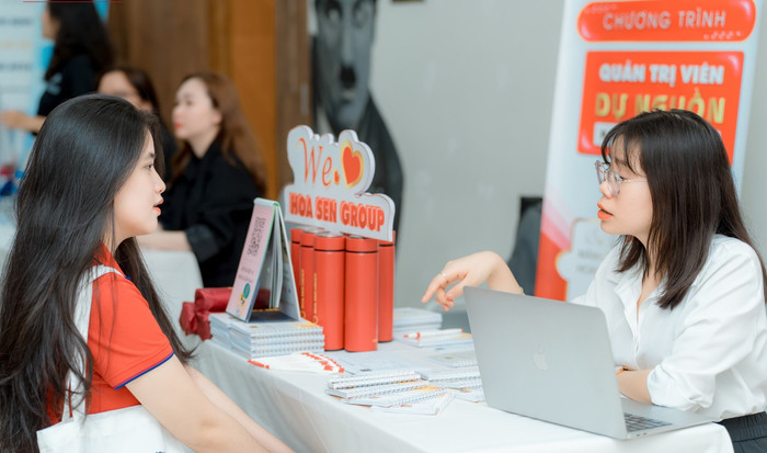 Trường Đại học Hoa Sen tổ chức Tuần lễ việc làm để giới thiệu việc làm từ các nhà tuyển dụng cho các em sinh viên năm 2, năm 3. (Ảnh: Fanpage nhà trường)