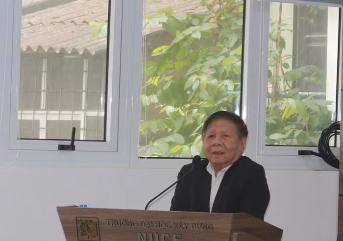 Phó Giáo sư. Tiến sĩ Trần Xuân Nhĩ chia sẻ sự tin tưởng vào hoạt động của câu lạc bộ trong thời gian tới (Ảnh: Nhà xuất bản Xây dựng) Phó Giáo sư. Tiến sĩ Trần Xuân Nhĩ chia sẻ sự tin tưởng vào hoạt động của câu lạc bộ trong thời gian tới (Ảnh: Nhà xuất bản Xây dựng)